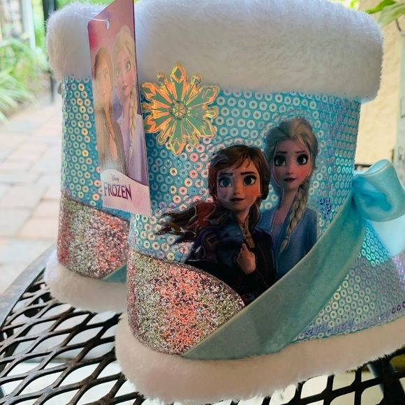 Adorable Super Warm Disney’s  Frozen Girls Booty Slippers. Never worn. - Picture 4 of 4